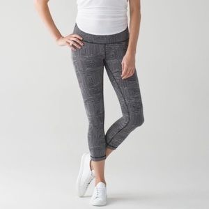 Lululemon Maze Aztec Print Capris 6